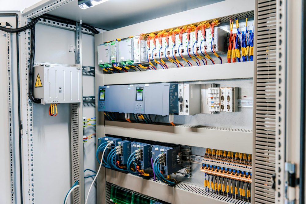 Endüstriyel elektrik ve otomasyon panosu